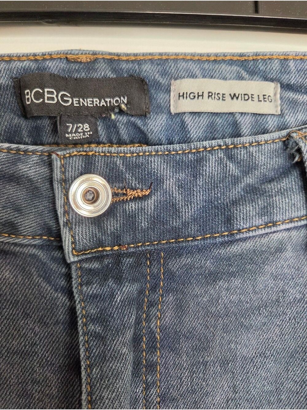 BCBG Generation High Rise Wide Leg Raw Hem Jeans Size 28/6 - Picture 7 of 16